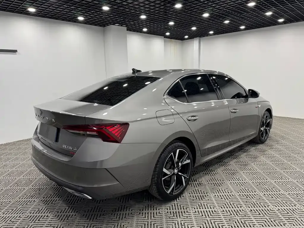Skoda Octavia — фото 4