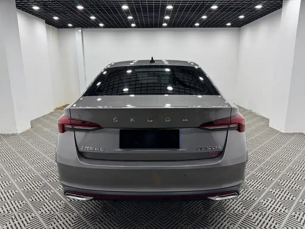 Skoda Octavia — фото 8