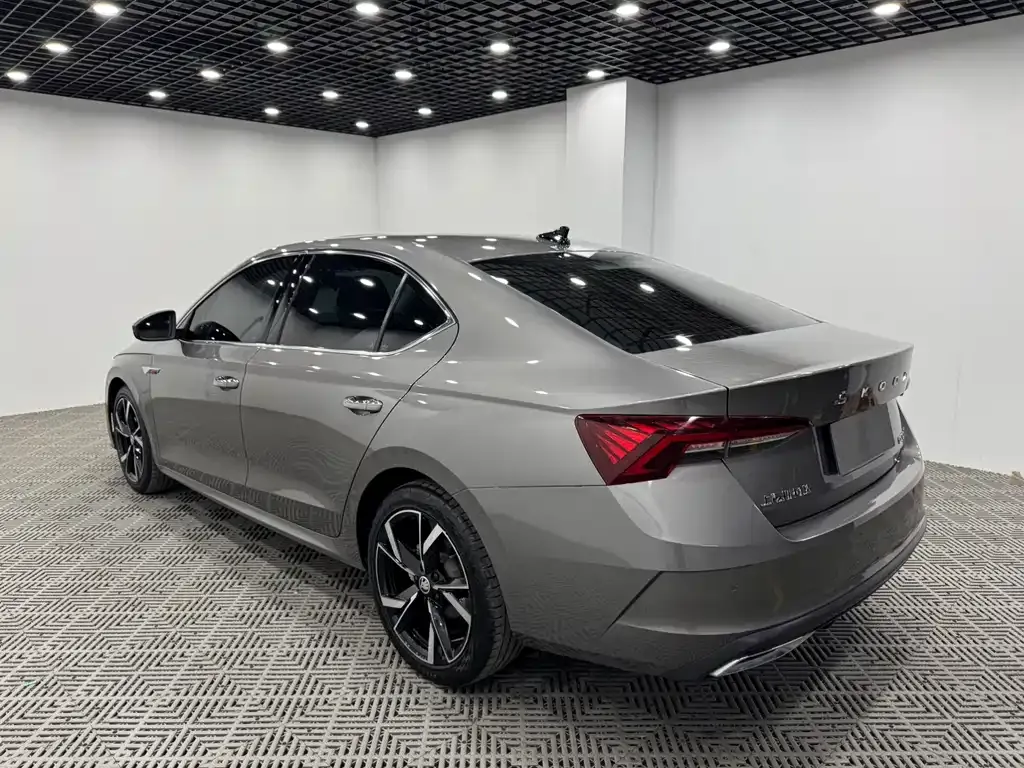 Skoda Octavia — фото 3