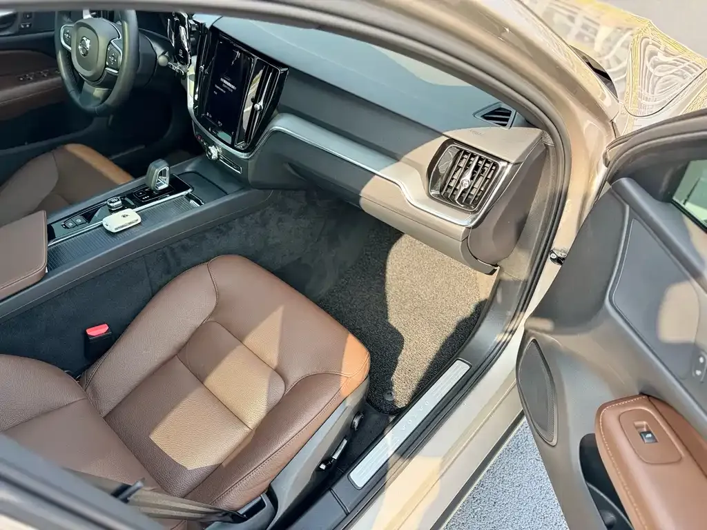 Volvo S60 — фото 10