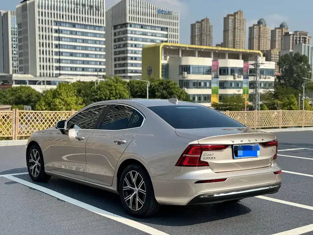 Volvo S60 — фото 5