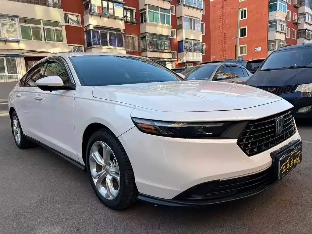 Honda Accord — фото 1