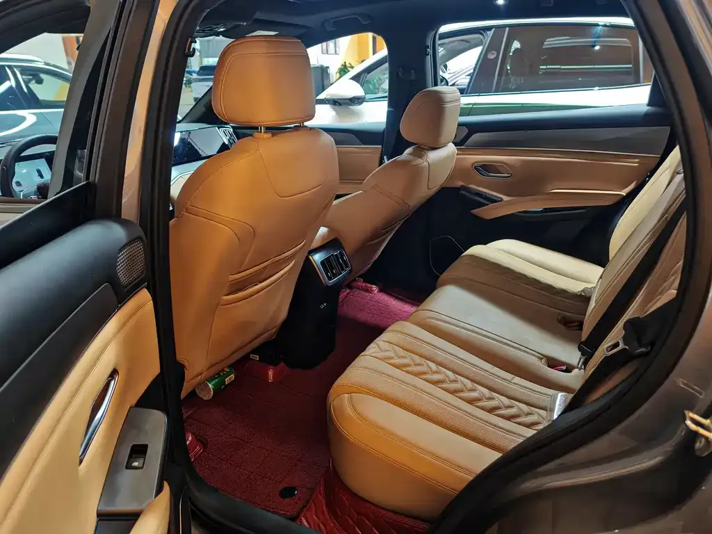 BYD L DM-i — фото 4