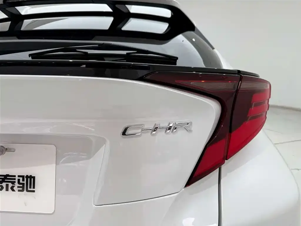 Toyota C-HR — фото 10