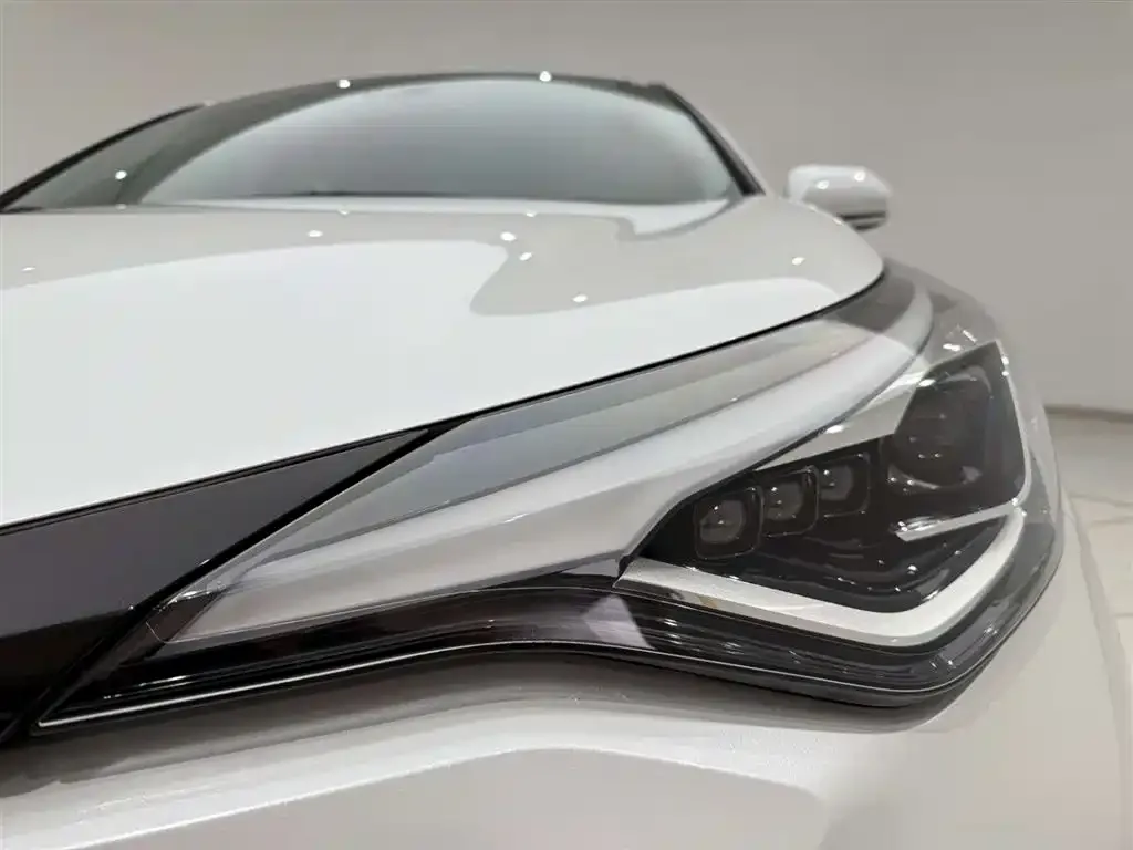Toyota C-HR — фото 8