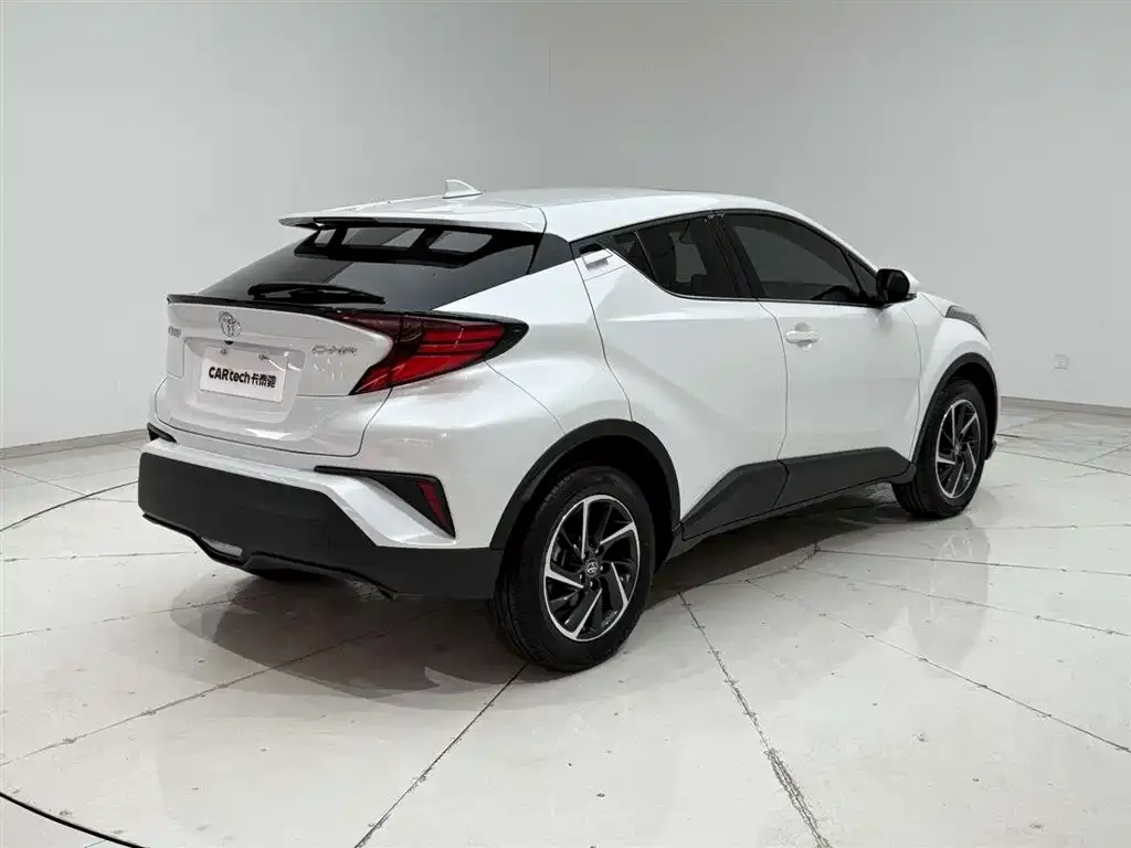 Toyota C-HR — фото 2