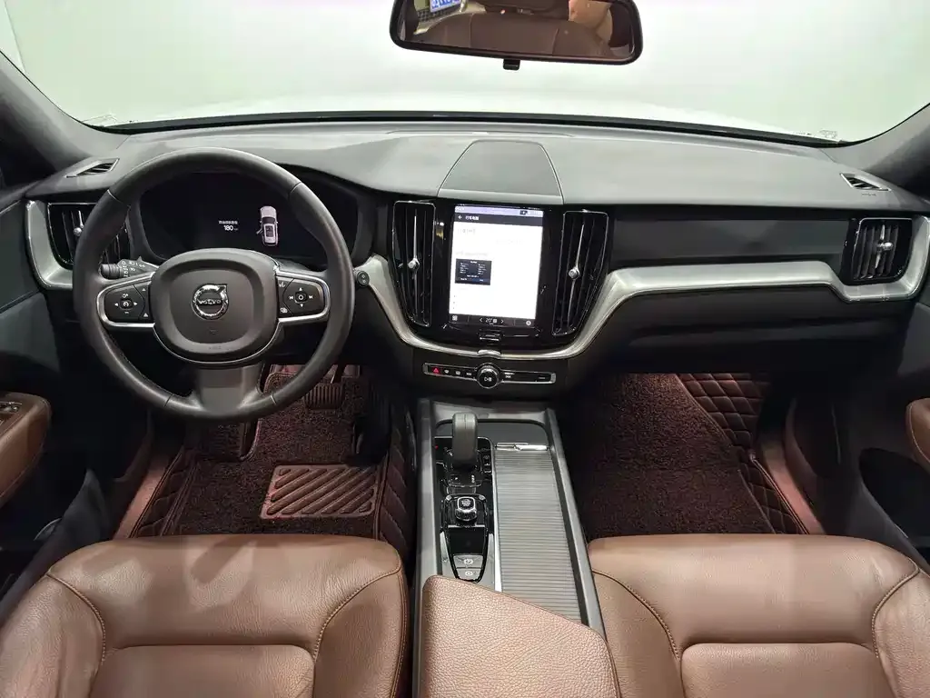 Volvo XC60 — фото 10