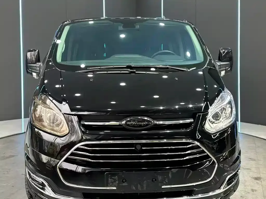 Ford Tourneo — фото 3