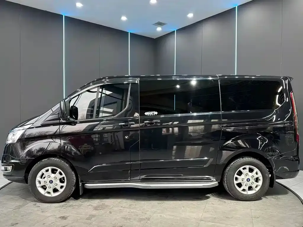 Ford Tourneo — фото 5