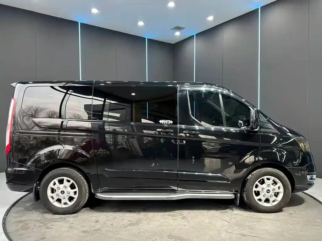 Ford Tourneo — фото 6