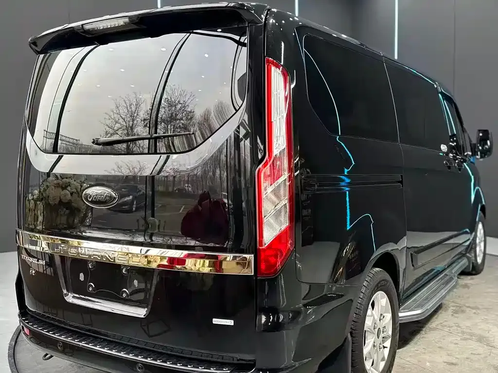 Ford Tourneo — фото 4