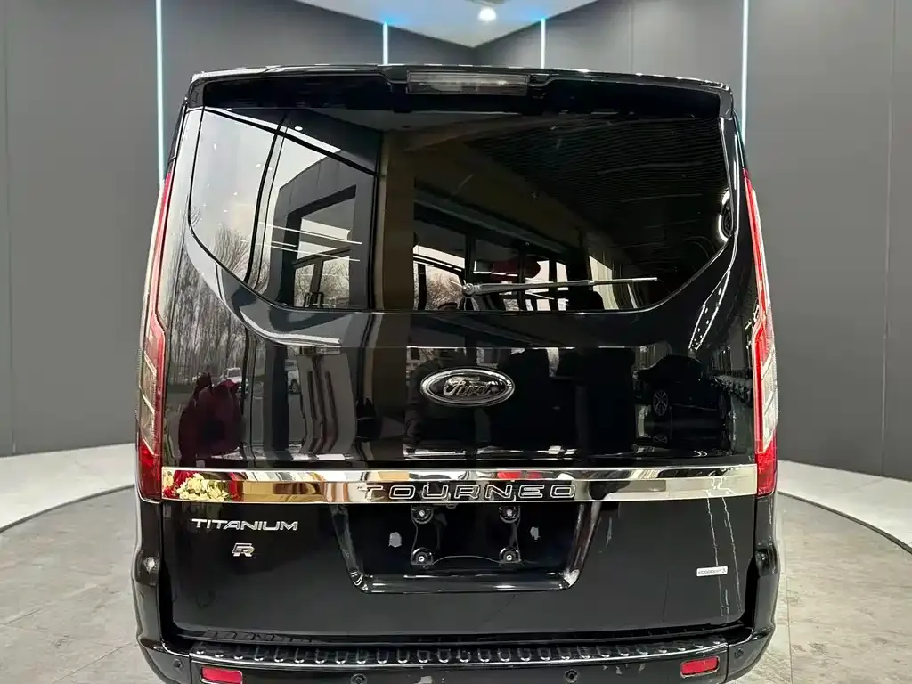 Ford Tourneo — фото 8
