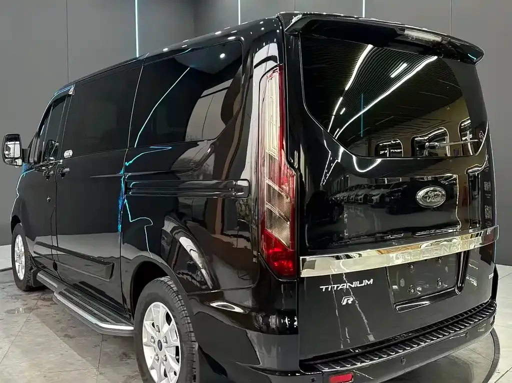 Ford Tourneo — фото 10