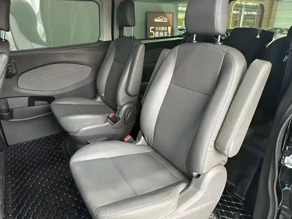 Ford Tourneo — фото 9
