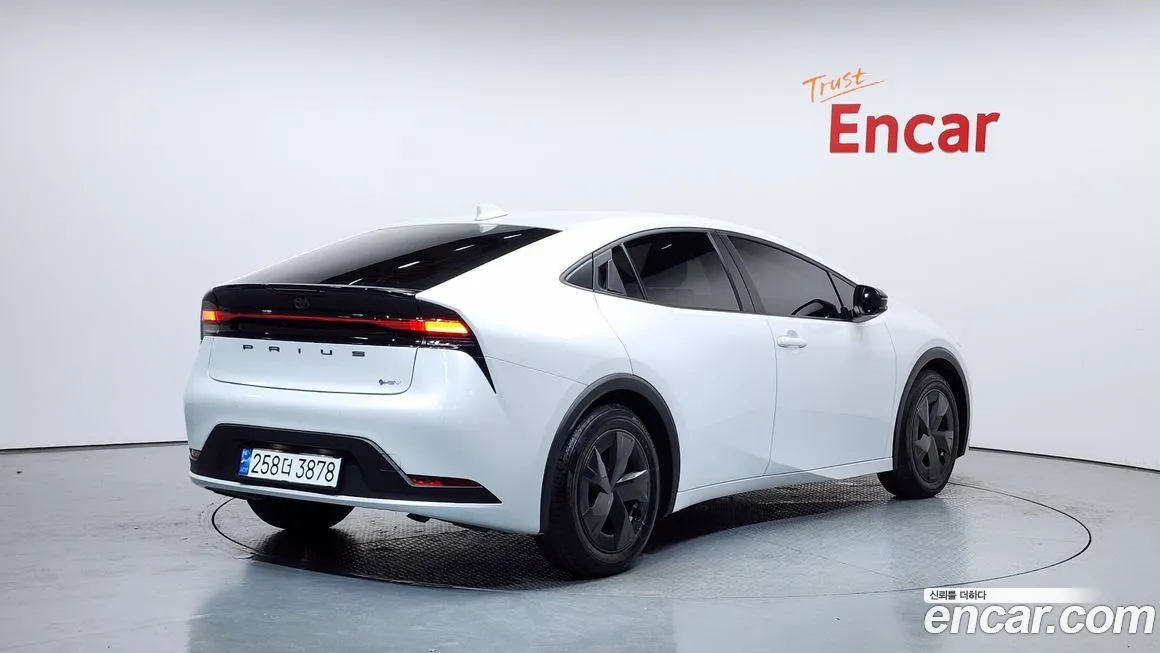Toyota Prius — фото 2