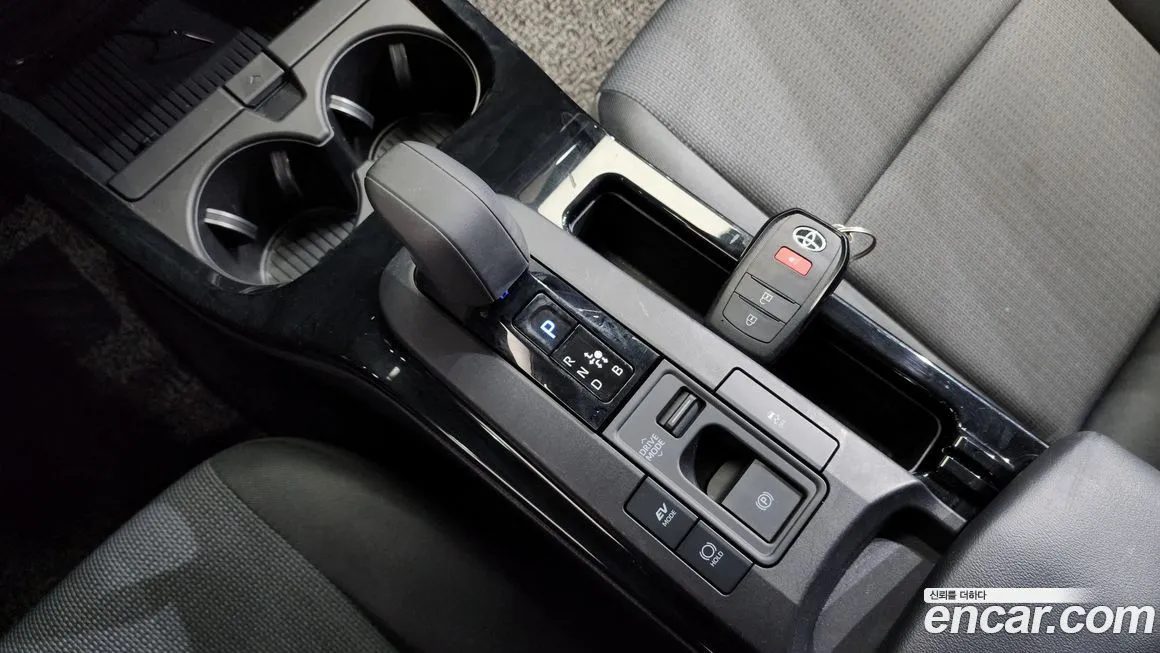 Toyota Prius — фото 9