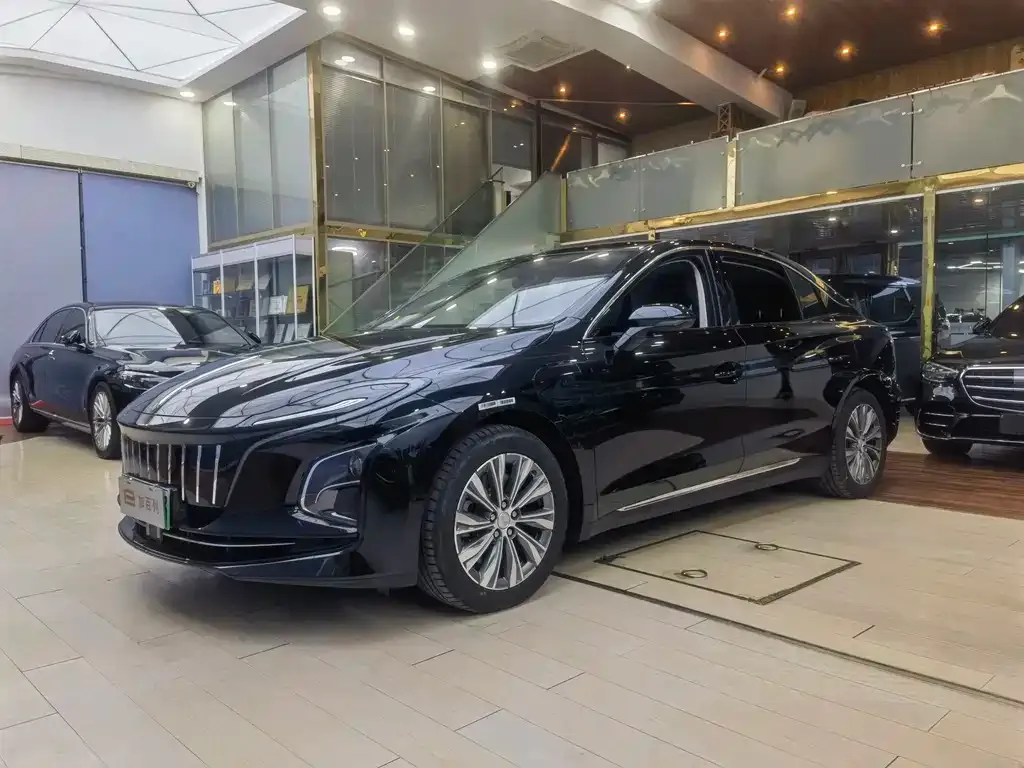 Hongqi E-QM5 — фото 1