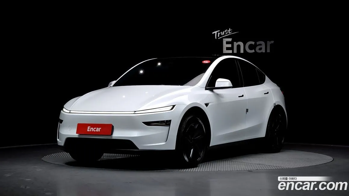 Tesla Model Y — фото 1