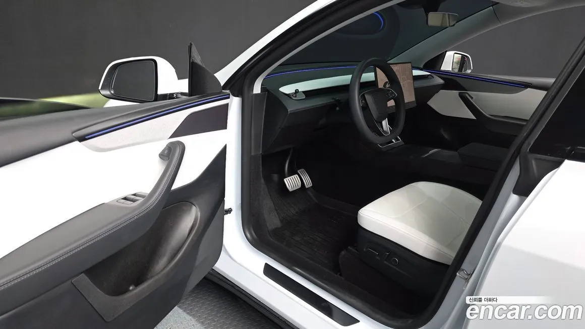 Tesla Model Y — фото 10
