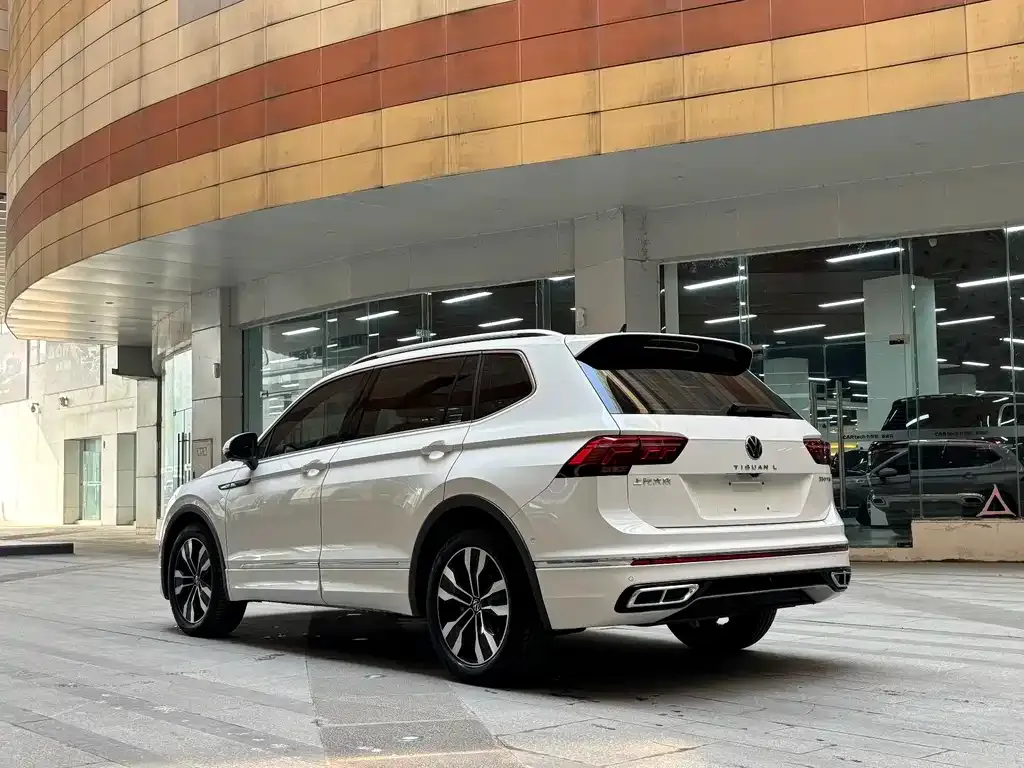 Volkswagen Tiguan L — фото 4