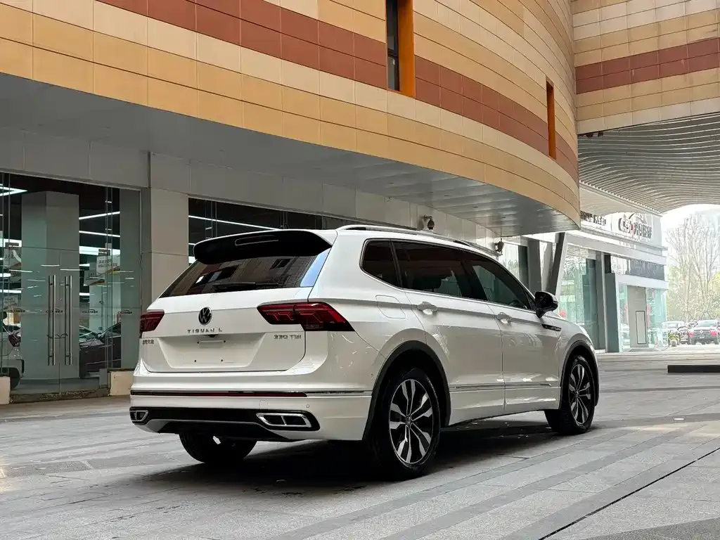 Volkswagen Tiguan L — фото 5