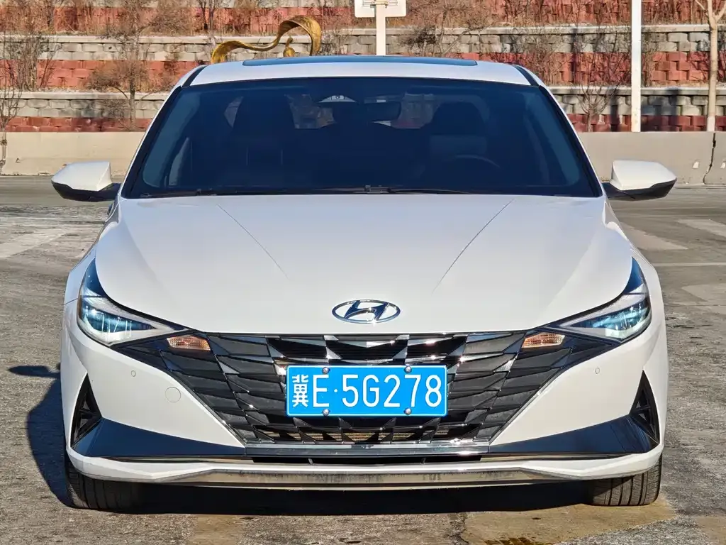 Hyundai Elantra — фото 2