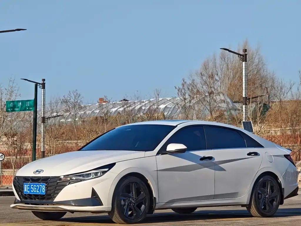 Hyundai Elantra — фото 3