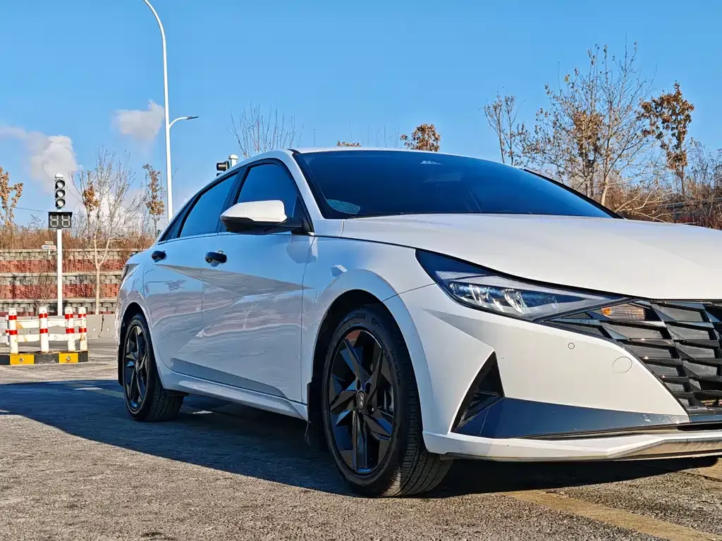 Hyundai Elantra — фото 6