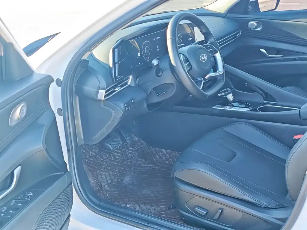 Hyundai Elantra — фото 8