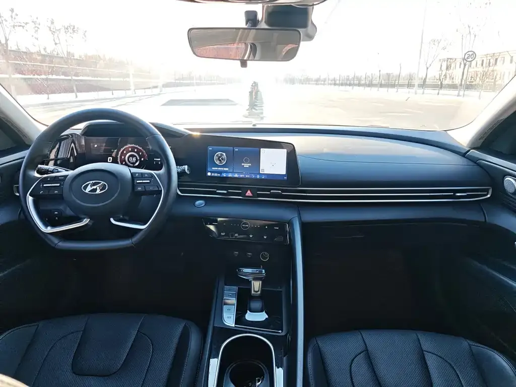 Hyundai Elantra — фото 9