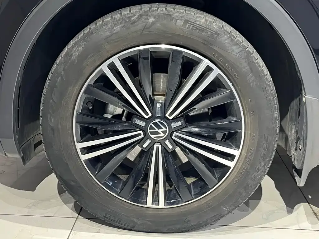 Volkswagen Tiguan L — фото 6