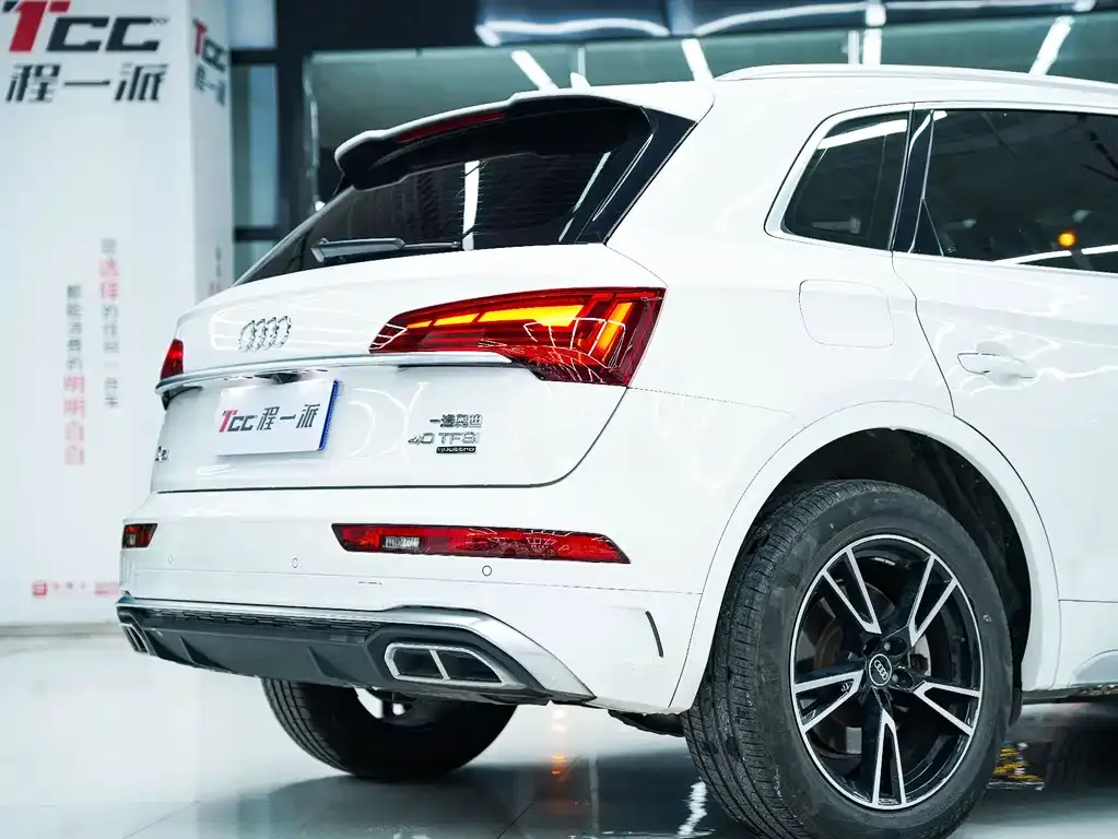 Audi Q5L — фото 4