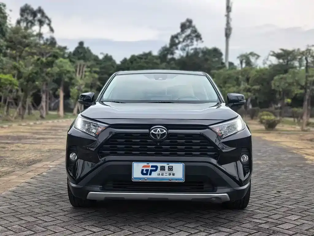 Toyota RAV4 — фото 2