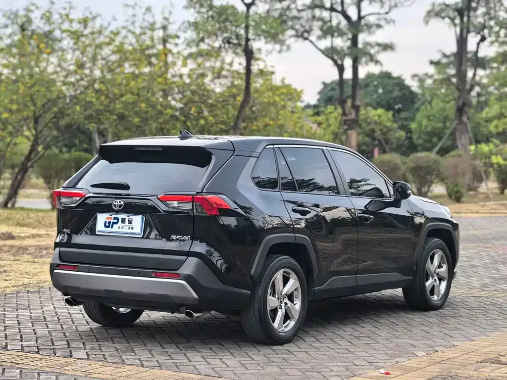 Toyota RAV4 — фото 4