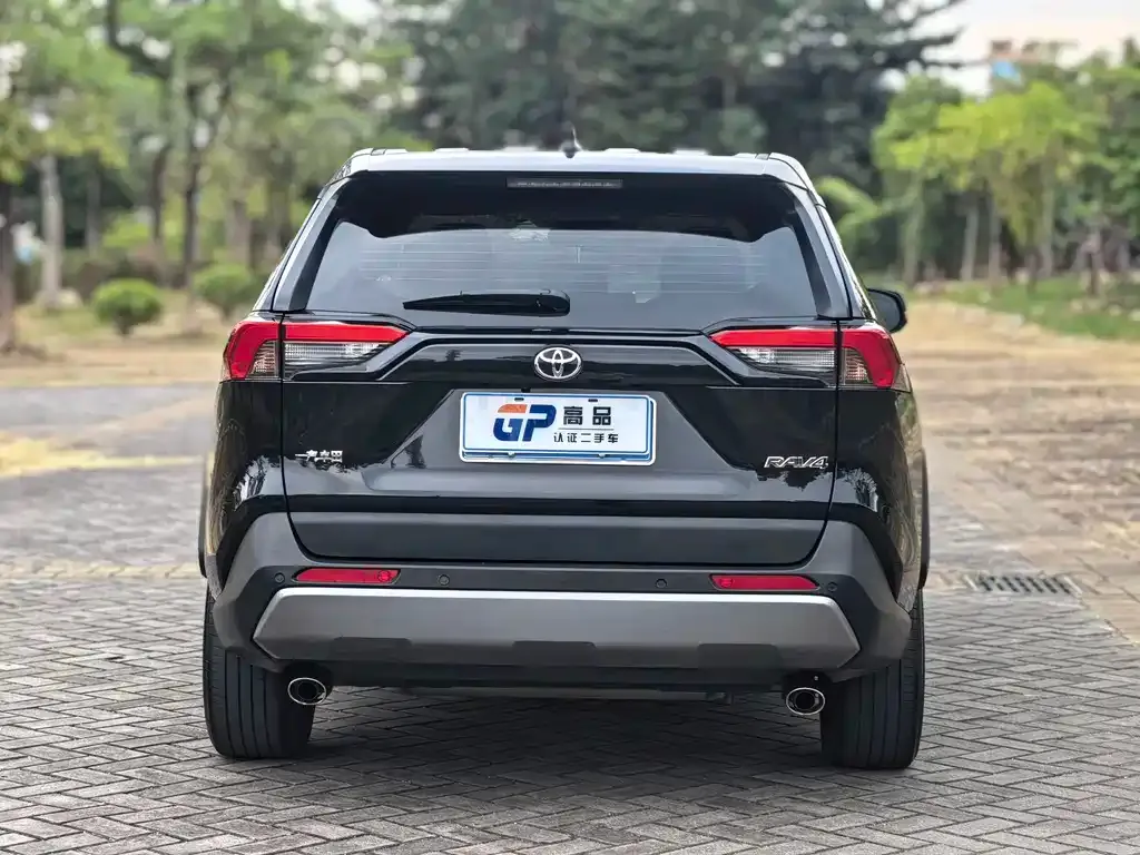 Toyota RAV4 — фото 5