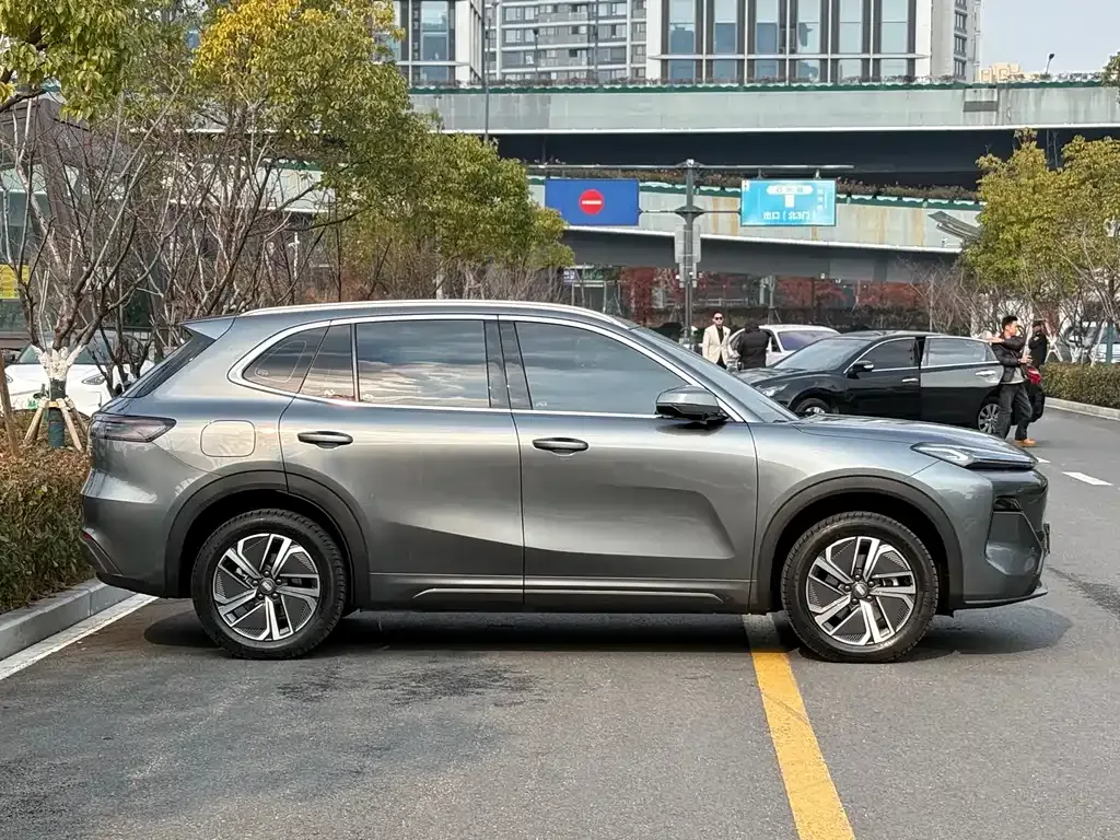 Geely 银河星舰7 — фото 6