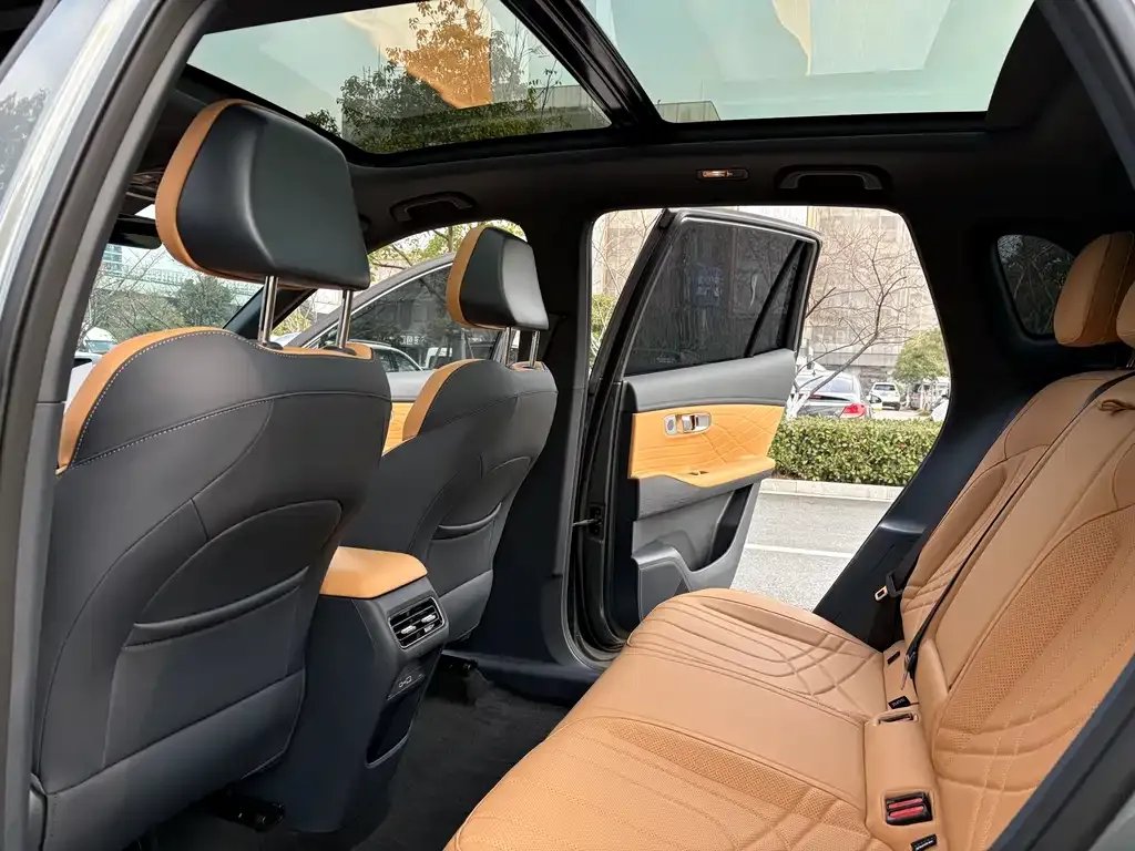 Geely 银河星舰7 — фото 10