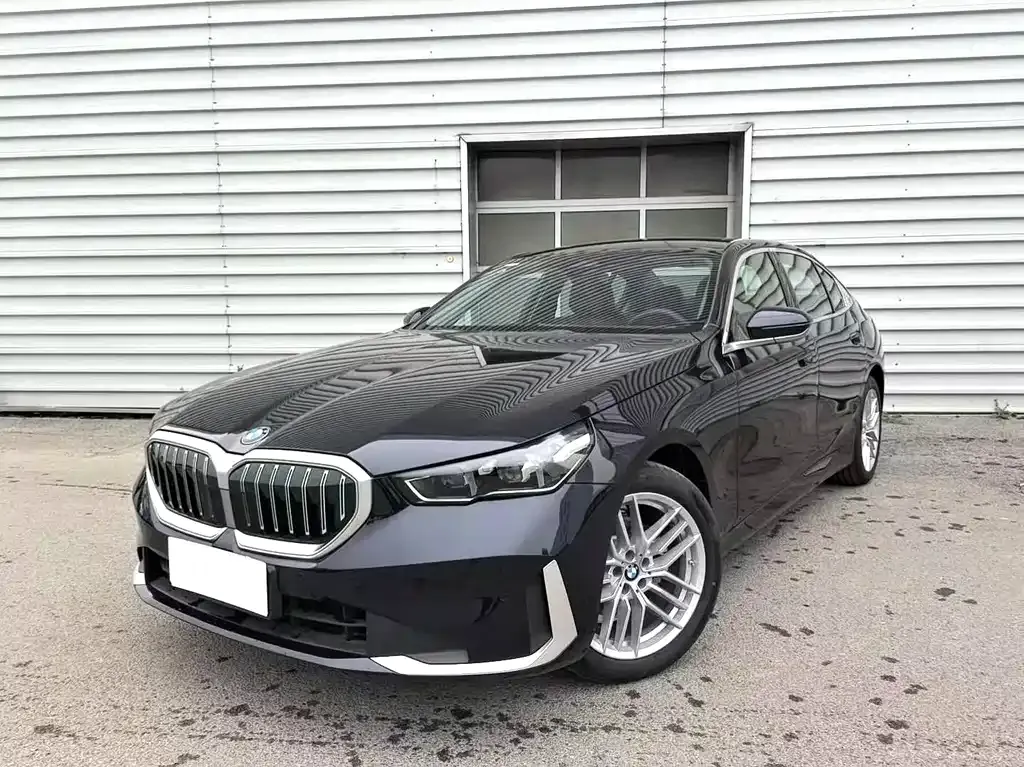 BMW 5 Series — фото 1