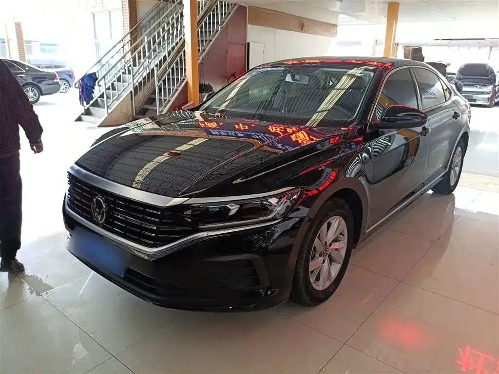 Volkswagen Passat — фото 1