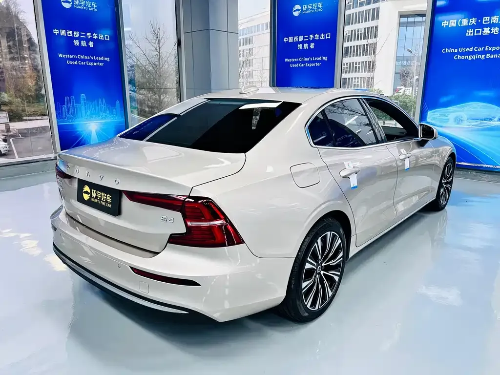 Volvo S60 — фото 10