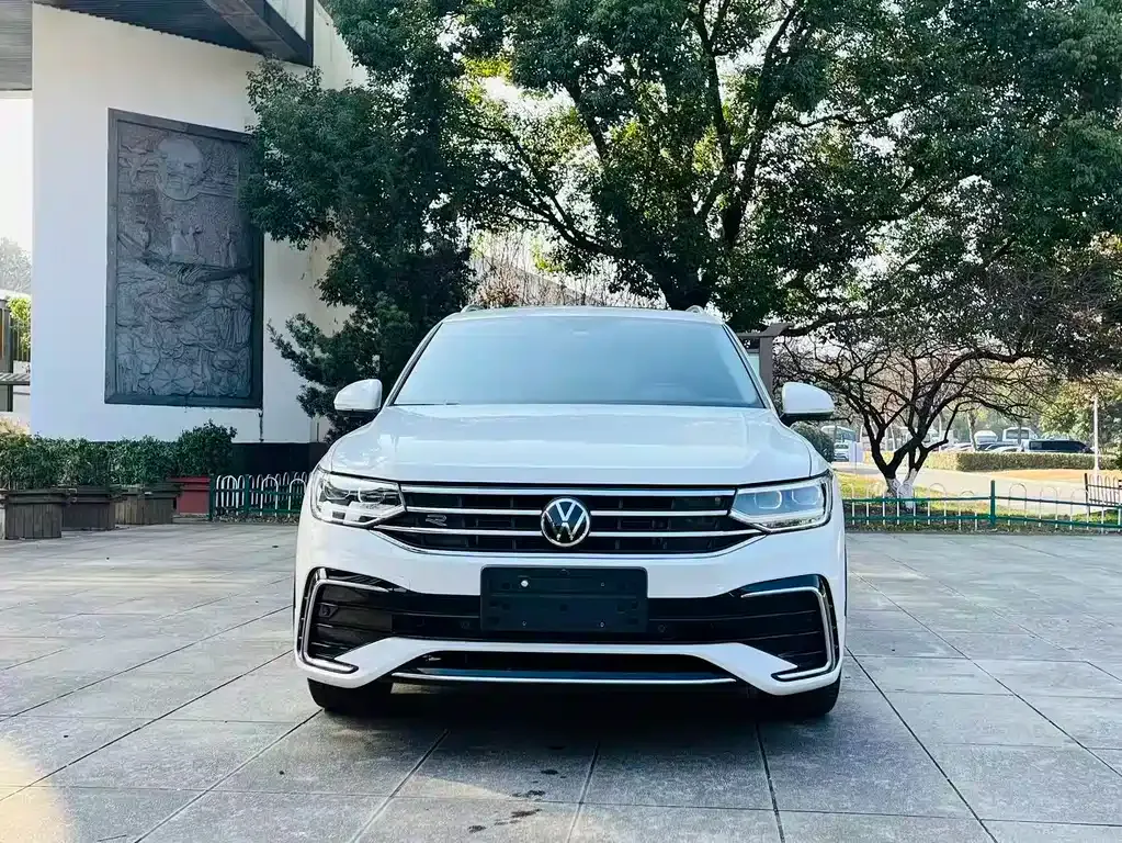 Volkswagen Tiguan L — фото 7