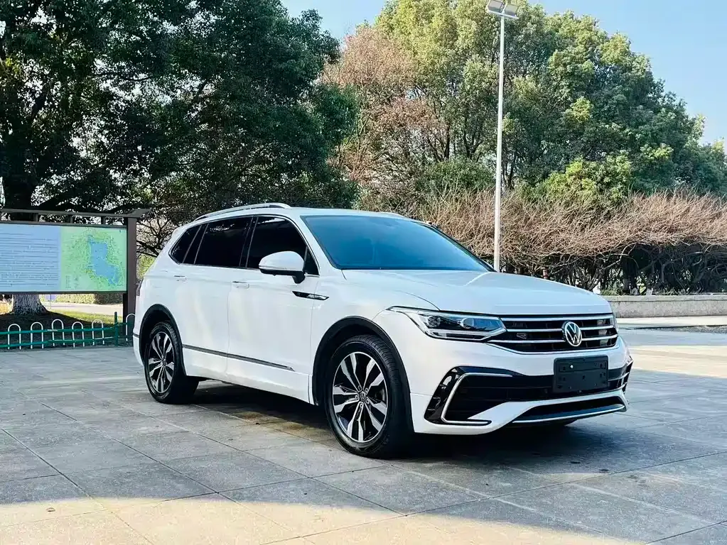 Volkswagen Tiguan L — фото 8