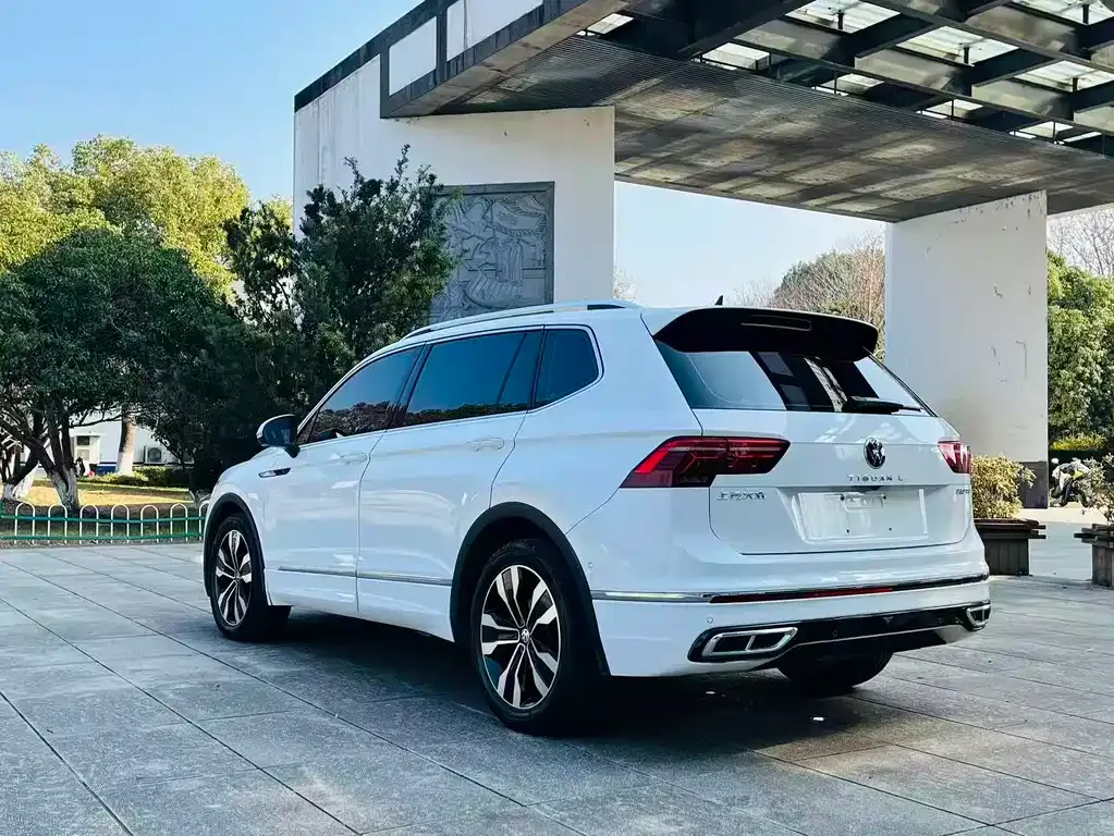 Volkswagen Tiguan L — фото 6