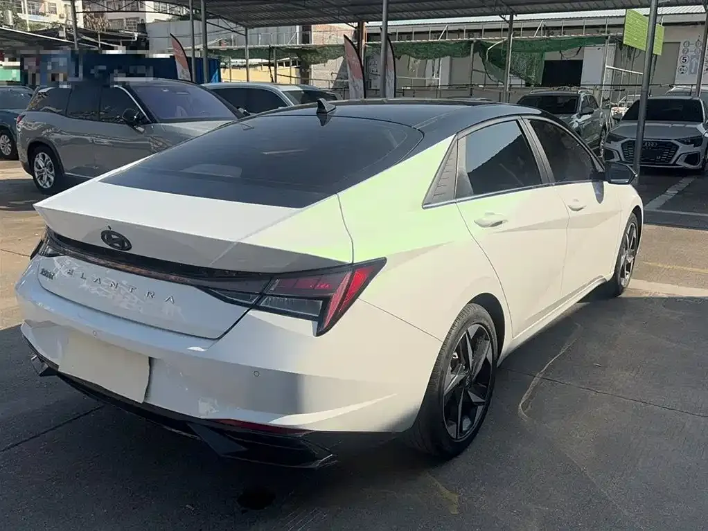 Hyundai Elantra — фото 3