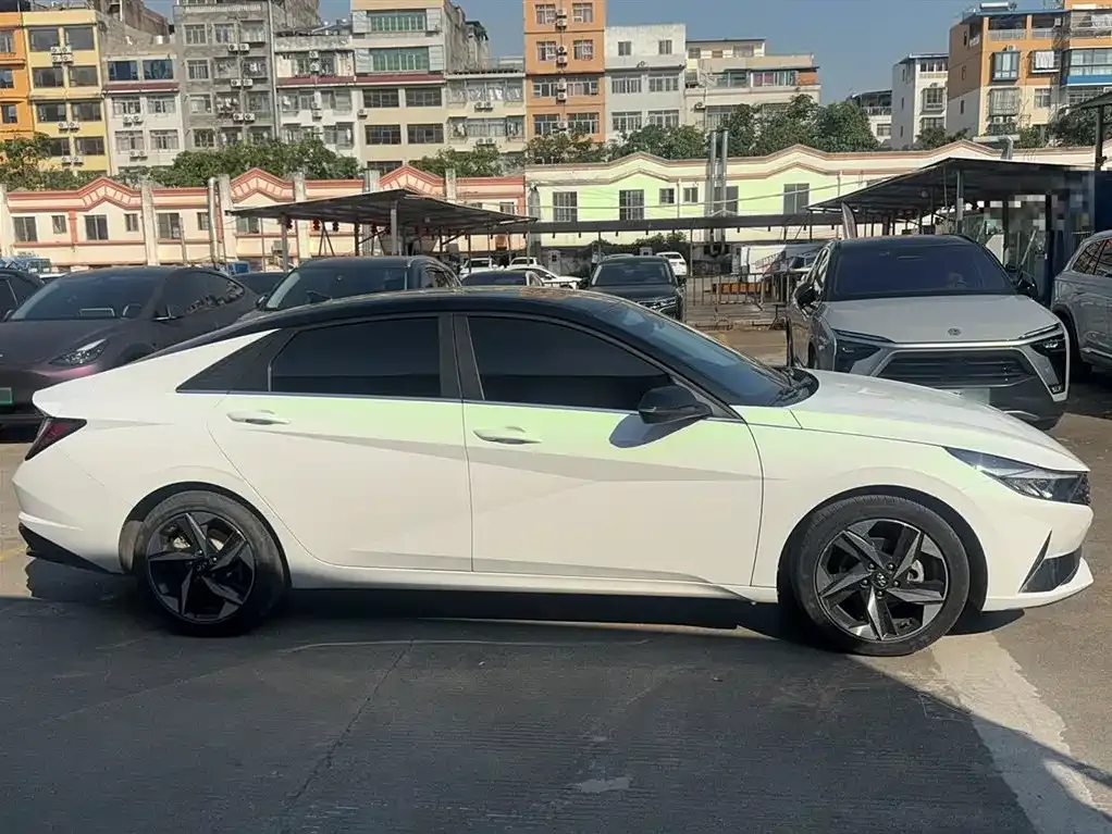 Hyundai Elantra — фото 9