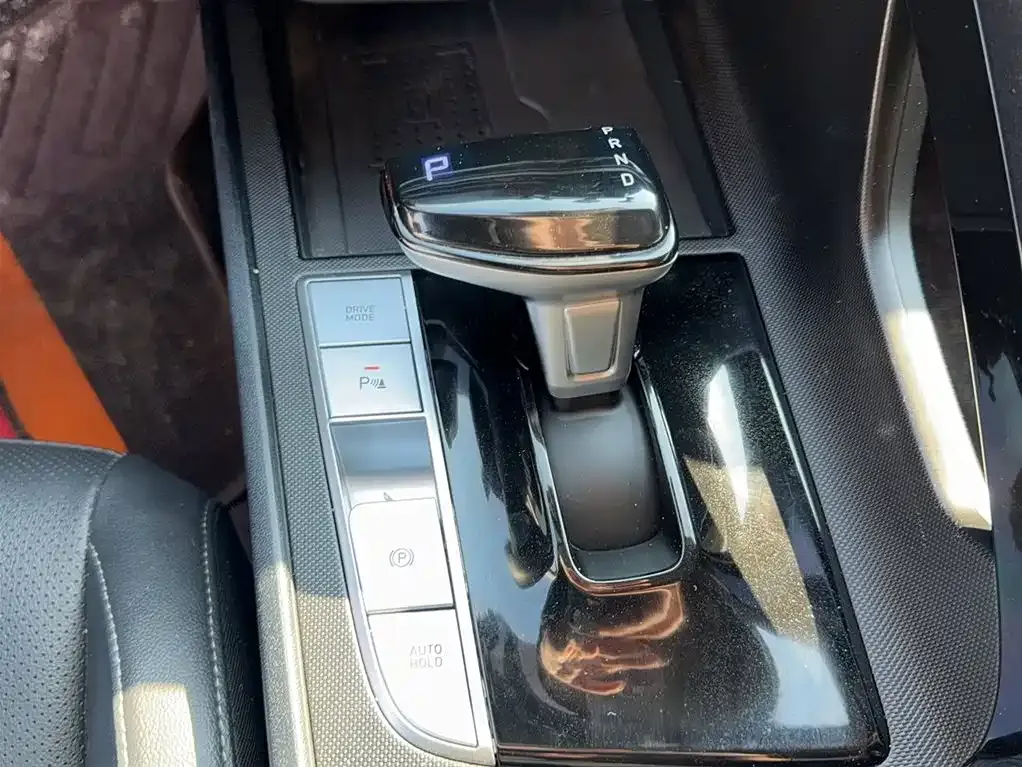 Hyundai Elantra — фото 10