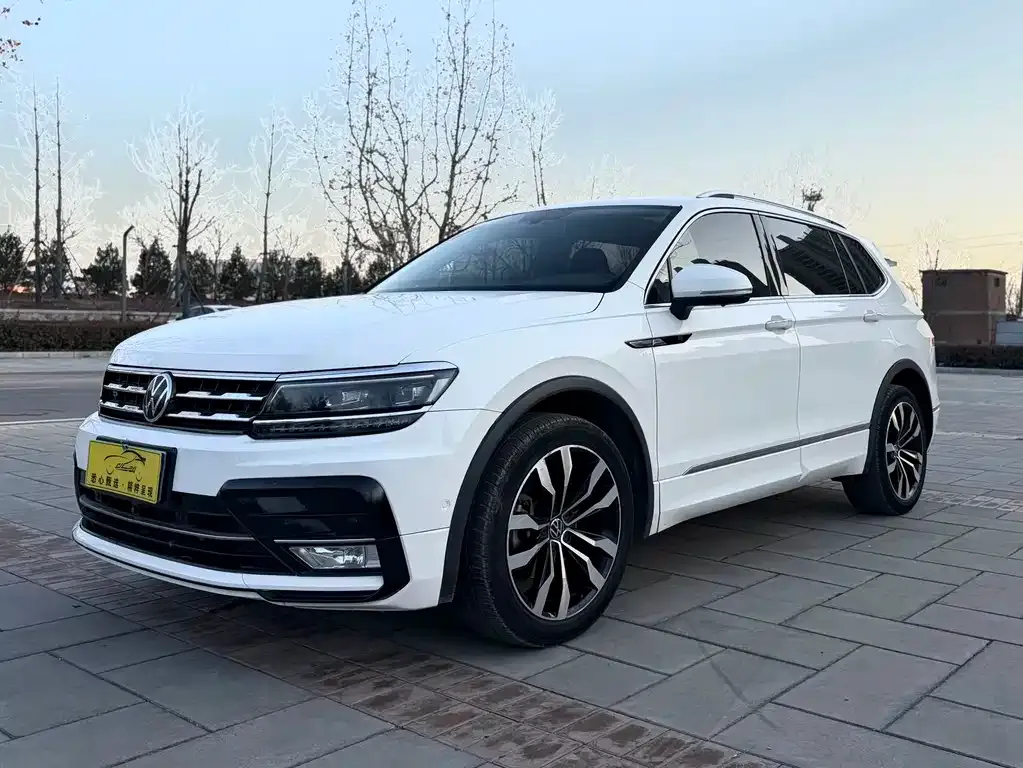 Volkswagen Tiguan L — фото 1