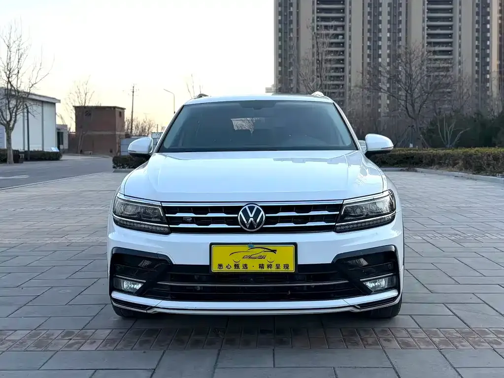 Volkswagen Tiguan L — фото 4