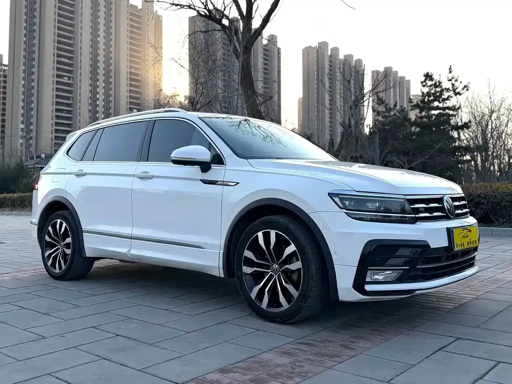 Volkswagen Tiguan L — фото 7