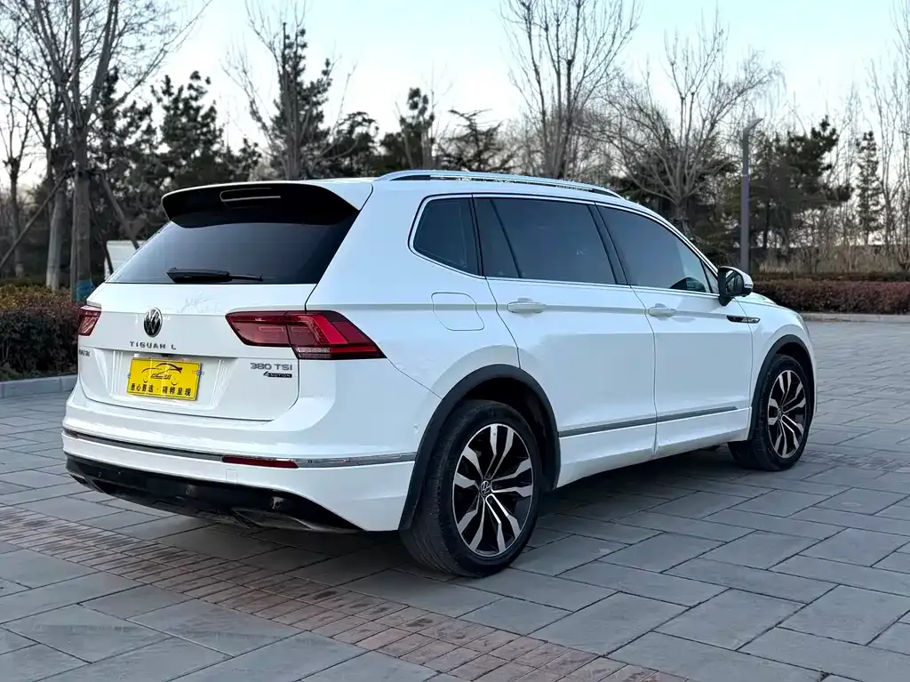Volkswagen Tiguan L — фото 9